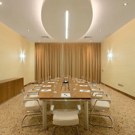 Tallaght Cross Hotell 4*